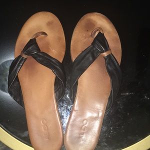 Leather flip flops